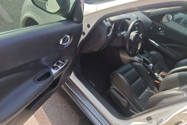 Used Infiniti ESQ 2014 1.6L Luxury Edition Driver Seat