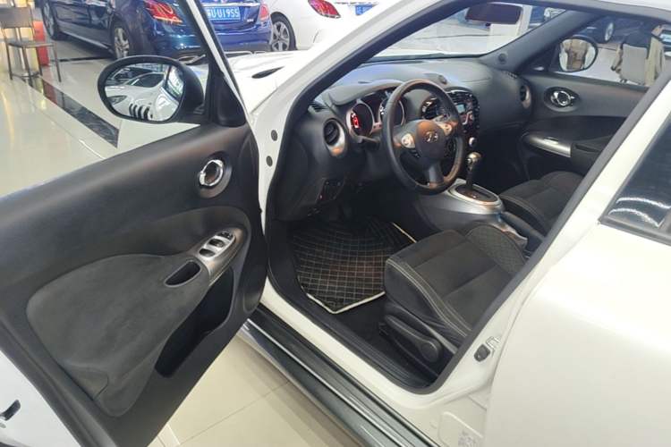 Used Infiniti ESQ 2014 1.6L Spontaneous Edition Driver Seat