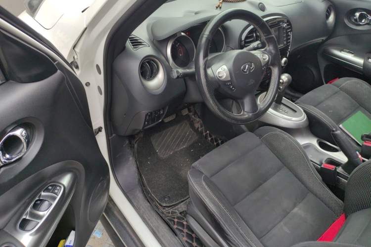 Used Infiniti ESQ 2014 1.6L Spontaneous Edition Driver Seat