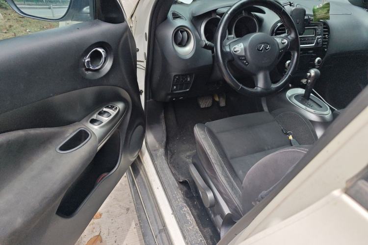 Used Infiniti ESQ 2014 1.6L Spontaneous Edition Driver Seat