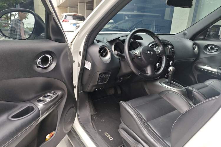 Used Infiniti ESQ 2014 1.6L Luxury Edition Driver Seat