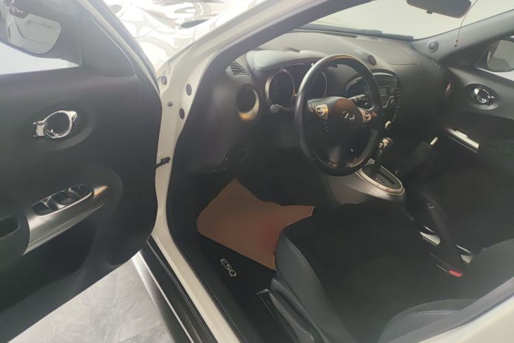 Used Infiniti ESQ 2014 1.6L Spontaneous Edition Driver Seat