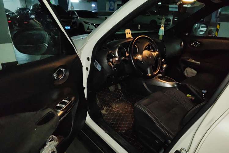 Used Infiniti ESQ 2014 1.6L Spontaneous Edition Driver Seat
