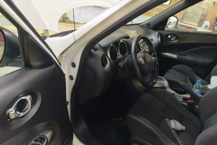 Used Infiniti ESQ 2014 1.6L Spontaneous Edition Driver Seat