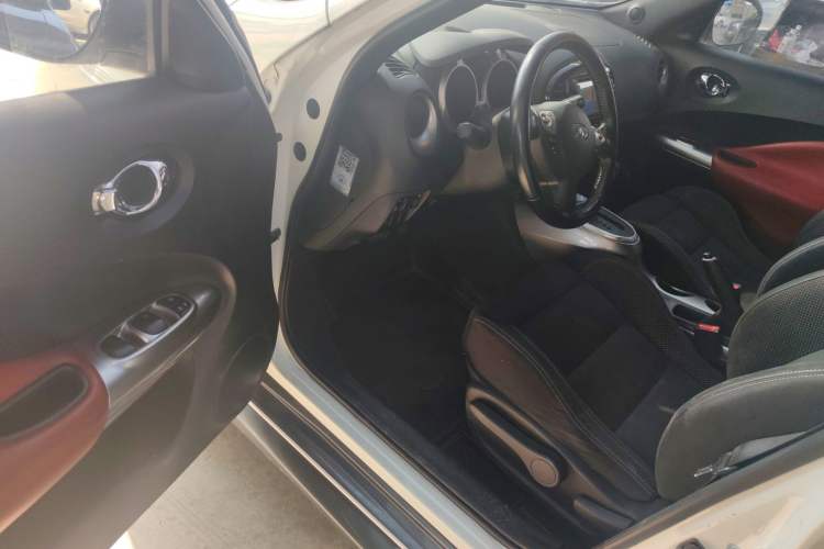 Used Infiniti ESQ 2014 1.6L Spontaneous Edition Driver Seat