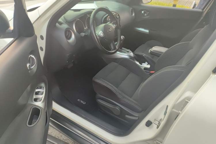 Used Infiniti ESQ 2014 1.6L Spontaneous Edition Driver Seat