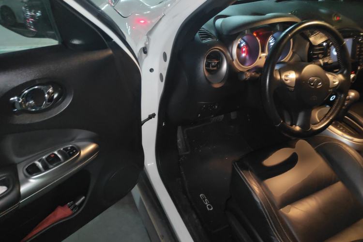 Used Infiniti ESQ 2014 1.6L Luxury Edition Driver Seat