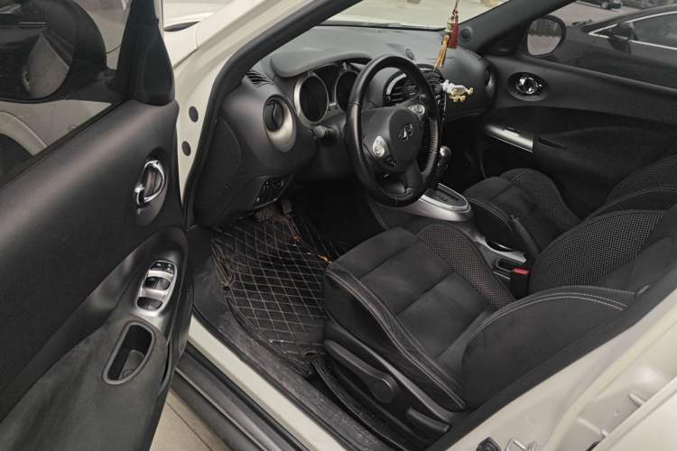Used Infiniti ESQ 2014 1.6L Spontaneous Edition Driver Seat