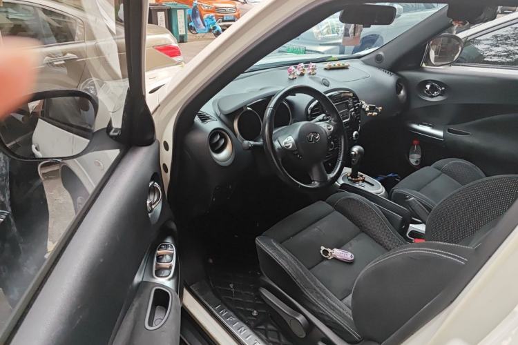 Used Infiniti ESQ 2014 1.6L Spontaneous Edition Driver Seat