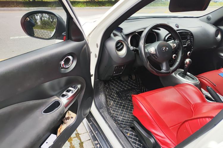 Used Infiniti ESQ 2014 1.6L Spontaneous Edition Driver Seat