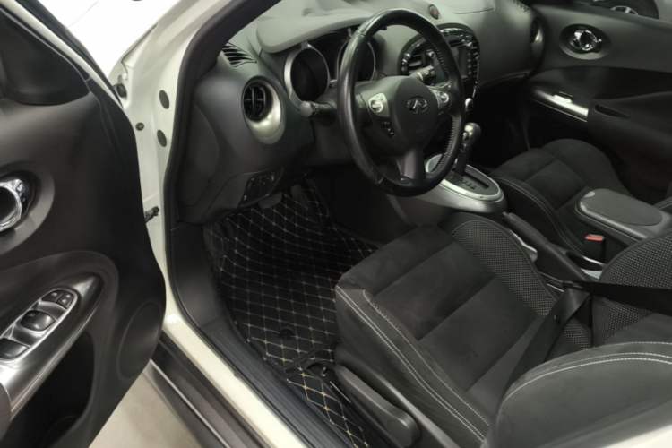 Used Infiniti ESQ 2014 1.6L Spontaneous Edition Driver Seat