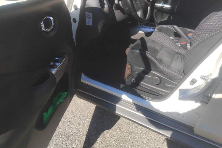 Used Infiniti ESQ 2014 1.6L Spontaneous Edition Driver Seat