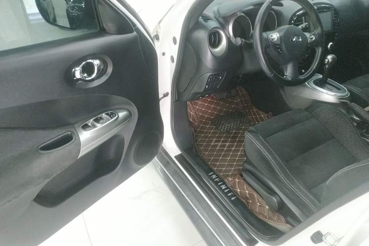 Used Infiniti ESQ 2014 1.6L Spontaneous Edition Driver Seat