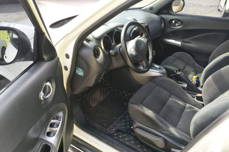 Used Infiniti ESQ 2014 1.6L Spontaneous Edition Driver Seat