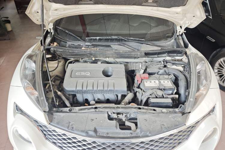 Used Infiniti ESQ 2014 1.6L Spontaneous Edition Engine Bay