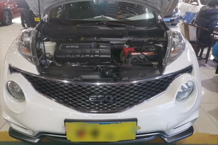 Used Infiniti ESQ 2014 1.6L Spontaneous Edition Engine Bay
