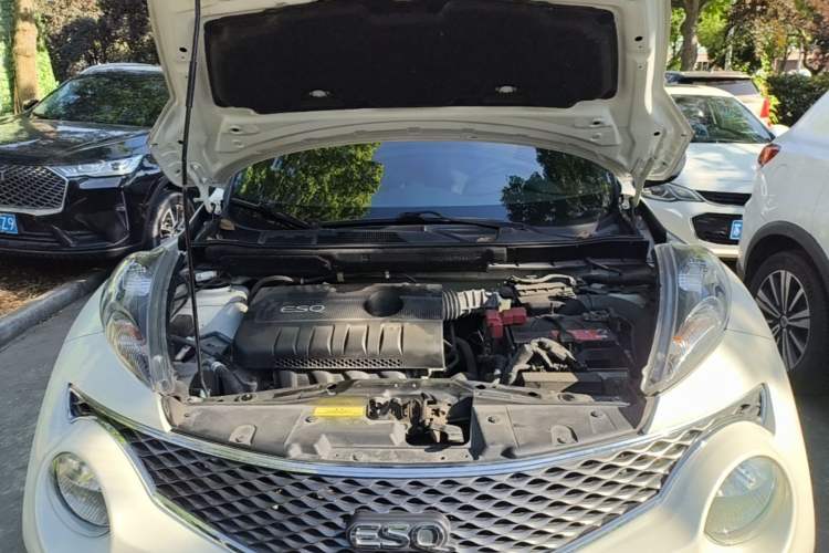 Used Infiniti ESQ 2014 1.6L Spontaneous Edition Engine Bay
