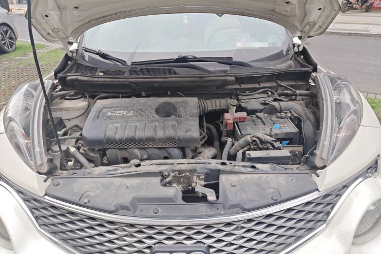 Used Infiniti ESQ 2014 1.6L Spontaneous Edition Engine Bay