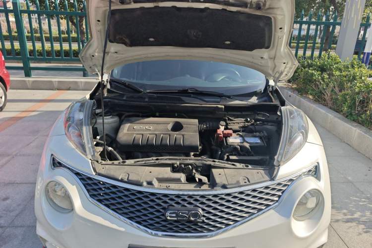 Used Infiniti ESQ 2014 1.6L Luxury Edition Engine Bay