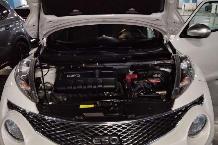 Used Infiniti ESQ 2014 1.6L Spontaneous Edition Engine Bay