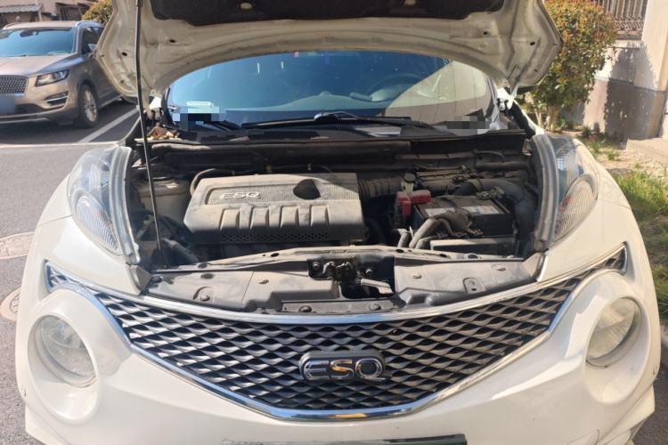 Used Infiniti ESQ 2014 1.6L Spontaneous Edition Engine Bay