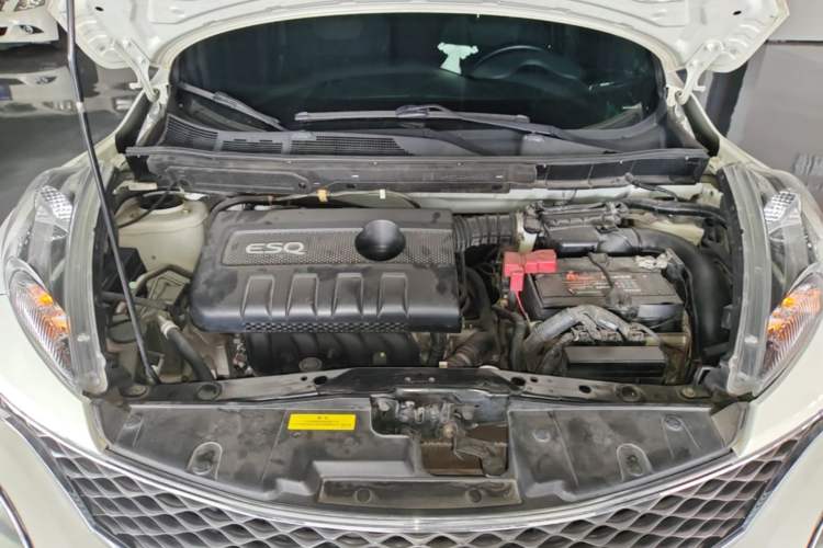 Used Infiniti ESQ 2014 1.6L Spontaneous Edition Engine Bay