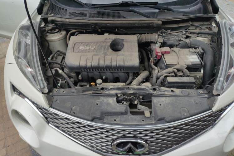 Used Infiniti ESQ 2014 1.6L Spontaneous Edition Engine Bay