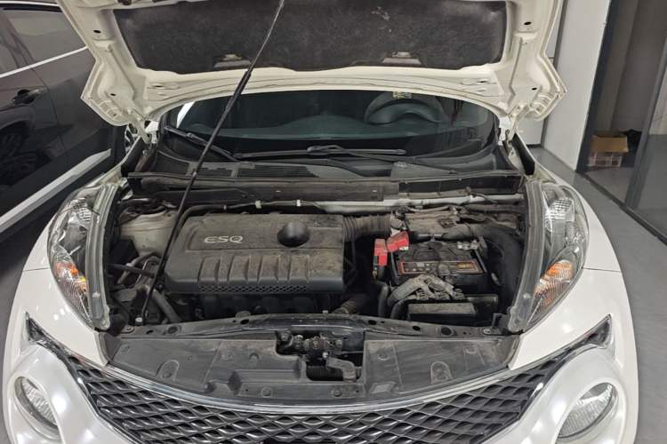Used Infiniti ESQ 2014 1.6L Spontaneous Edition Engine Bay