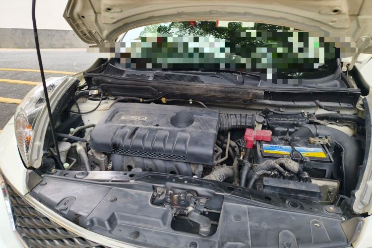 Used Infiniti ESQ 2014 1.6L Spontaneous Edition Engine Bay