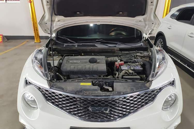 Used Infiniti ESQ 2014 1.6L Spontaneous Edition Engine Bay