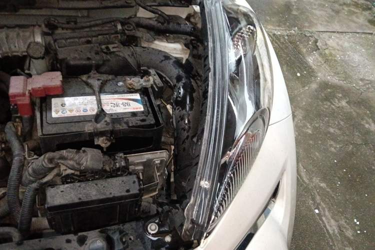 Used Infiniti ESQ 2014 1.6L Spontaneous Edition Engine Bay Left