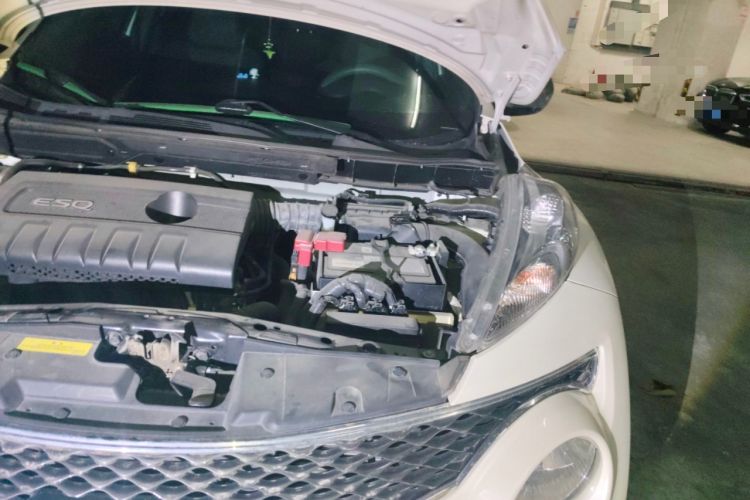 Used Infiniti ESQ 2014 1.6L Spontaneous Edition Engine Bay Left