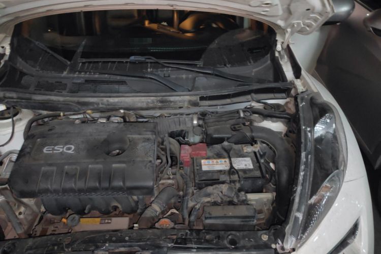 Used Infiniti ESQ 2014 1.6L Luxury Edition Engine Bay Left