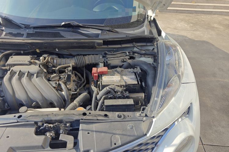 Used Infiniti ESQ 2014 1.6L Spontaneous Edition Engine Bay Left