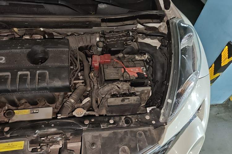 Used Infiniti ESQ 2014 1.6L Luxury Edition Engine Bay Left