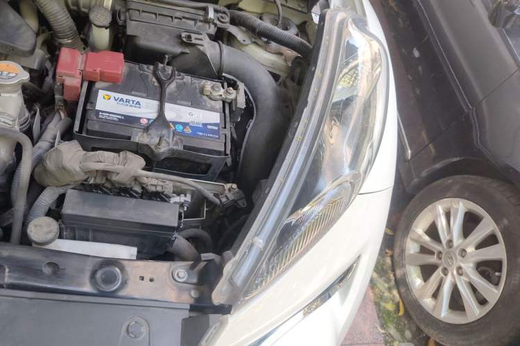 Used Infiniti ESQ 2014 1.6T Dynamic Edition Engine Bay Left