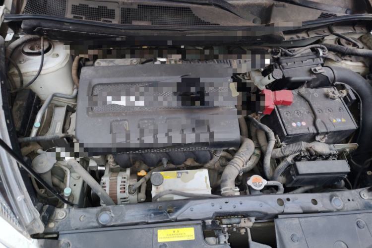 Used Infiniti ESQ 2014 1.6L Spontaneous Edition Engine Bay
