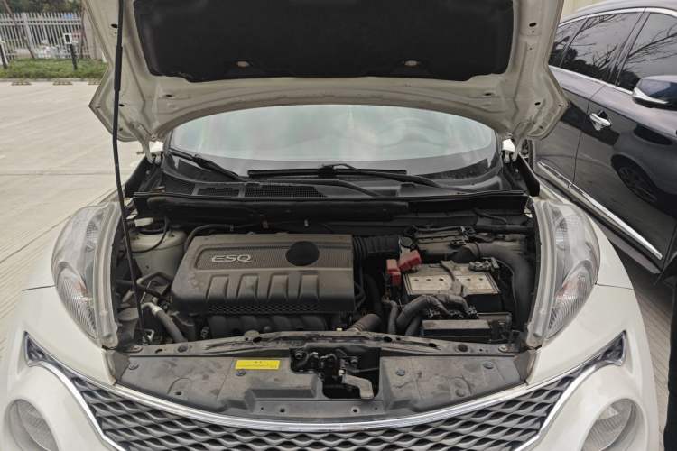 Used Infiniti ESQ 2014 1.6L Spontaneous Edition Engine Bay