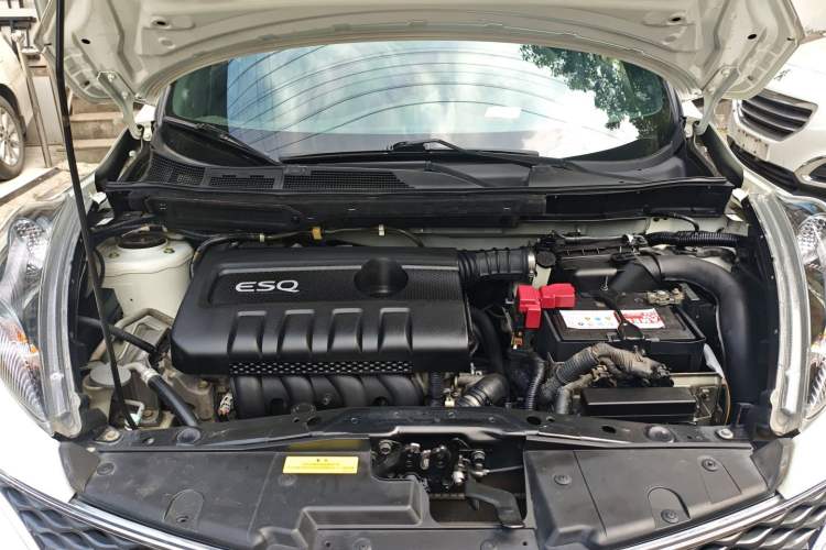 Used Infiniti ESQ 2014 1.6L Spontaneous Edition Engine Bay