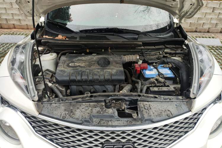 Used Infiniti ESQ 2014 1.6L Spontaneous Edition Engine Bay