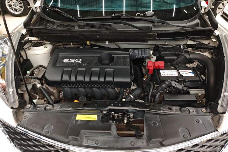 Used Infiniti ESQ 2014 1.6L Spontaneous Edition Engine Bay