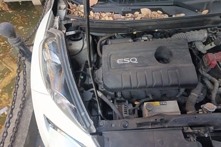 Used Infiniti ESQ 2014 1.6L Spontaneous Edition Engine Bay Right