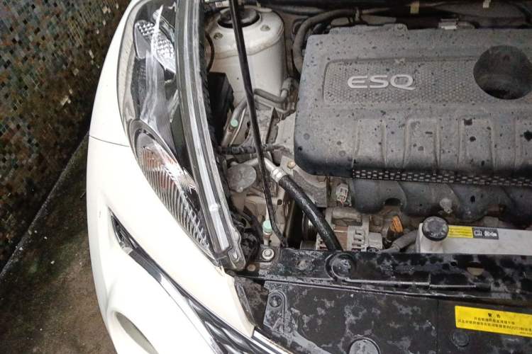 Used Infiniti ESQ 2014 1.6L Spontaneous Edition Engine Bay Right