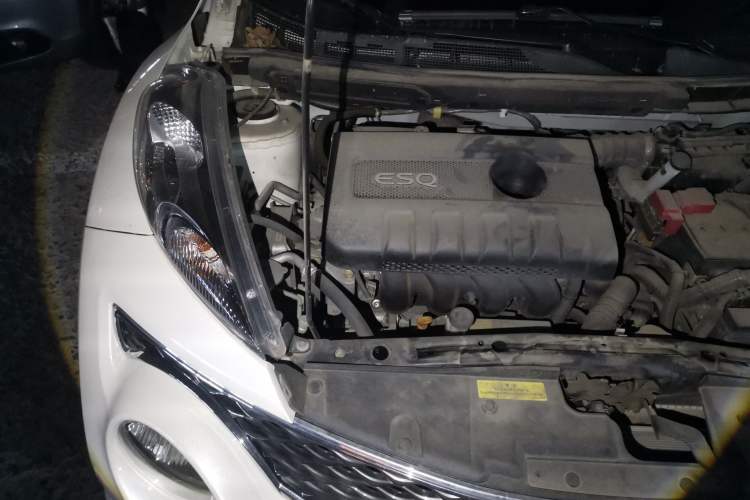 Used Infiniti ESQ 2014 1.6L Spontaneous Edition Engine Bay Right