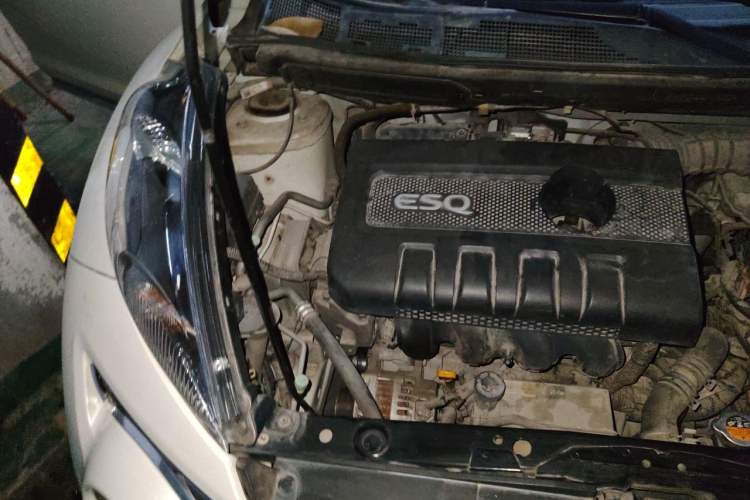 Used Infiniti ESQ 2014 1.6L Luxury Edition Engine Bay Right
