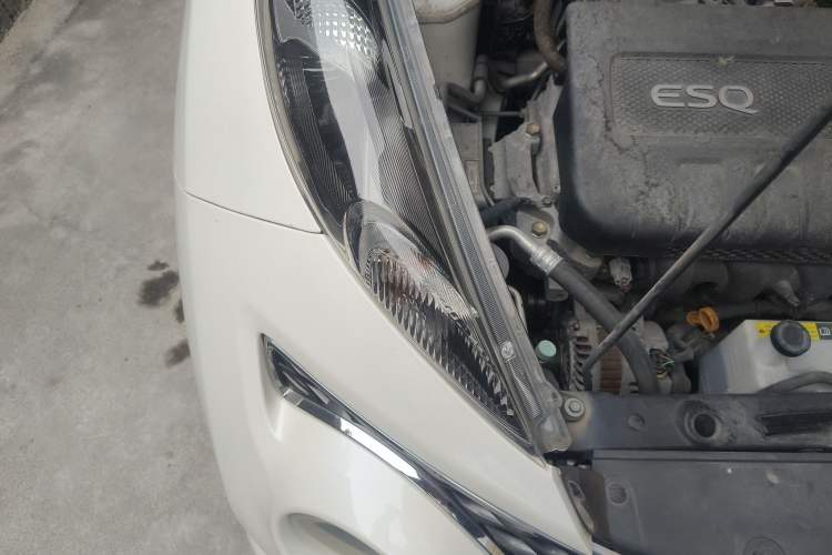 Used Infiniti ESQ 2014 1.6L Spontaneous Edition Engine Bay Right