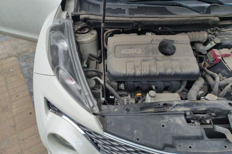 Used Infiniti ESQ 2014 1.6L Spontaneous Edition Engine Bay Right