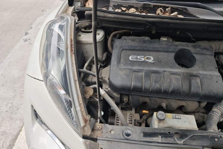 Used Infiniti ESQ 2014 1.6L Spontaneous Edition Engine Bay Right