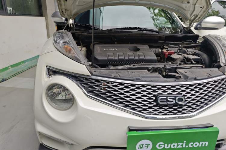 Used Infiniti ESQ 2014 1.6L Luxury Edition Engine Bay Right