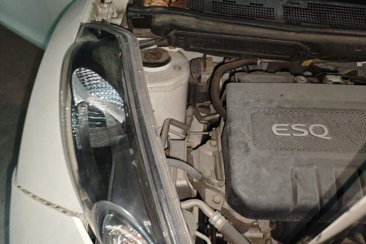 Used Infiniti ESQ 2014 1.6L Spontaneous Edition Engine Bay Right
